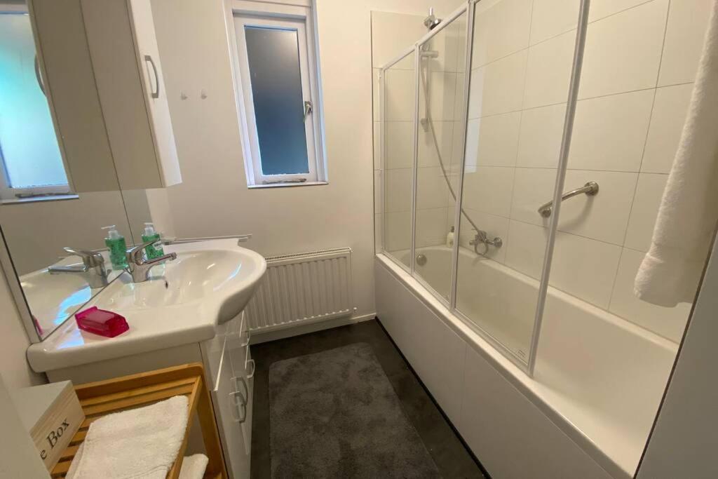Traumhaftes Geraeumiges Ferienhaus In Meernaehe 布勒伊尼瑟 外观 照片